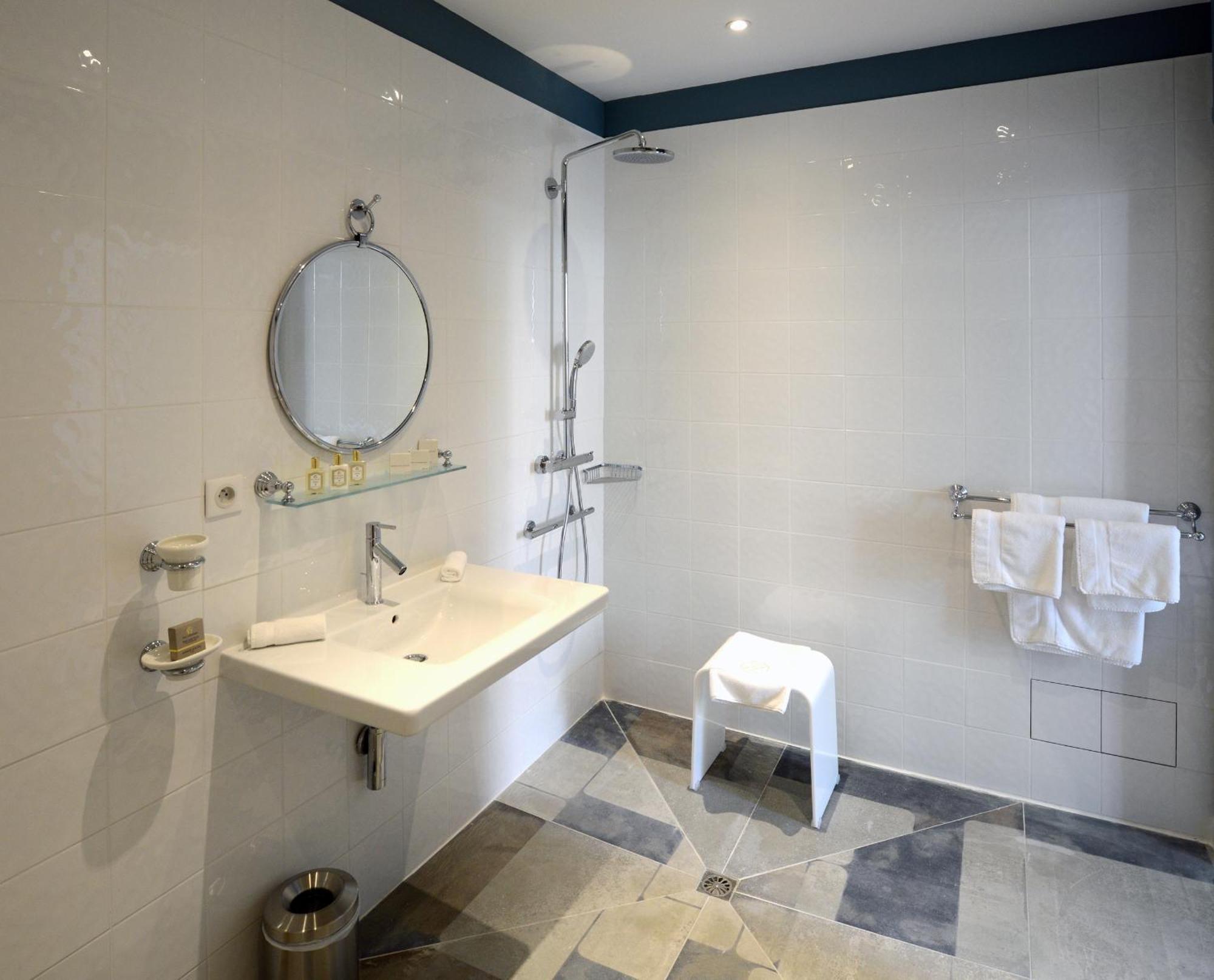 Grand Hotel Henri - Teritoria L'Isle-sur-la-Sorgue Ruang foto