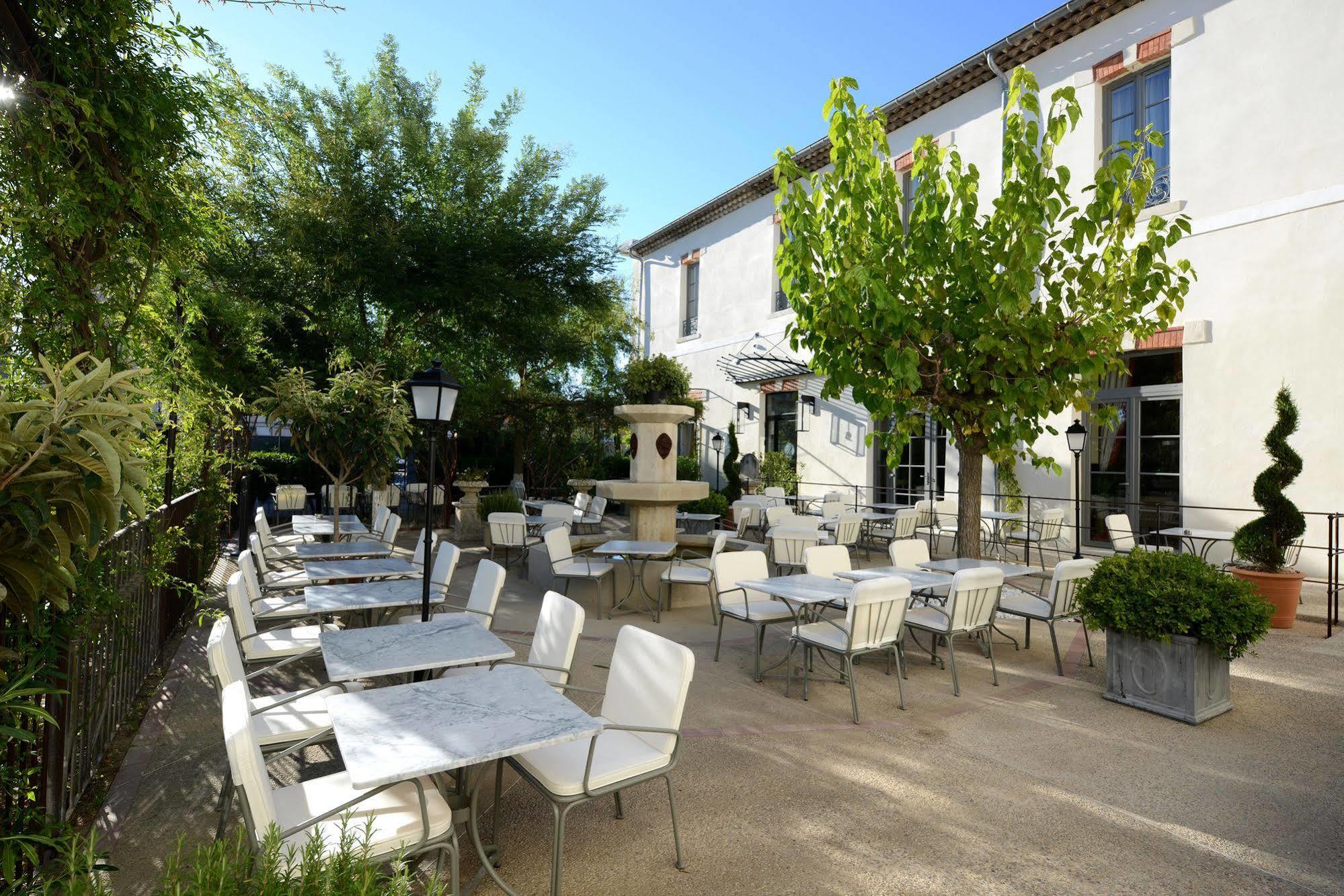 Grand Hotel Henri - Teritoria L'Isle-sur-la-Sorgue Bagian luar foto