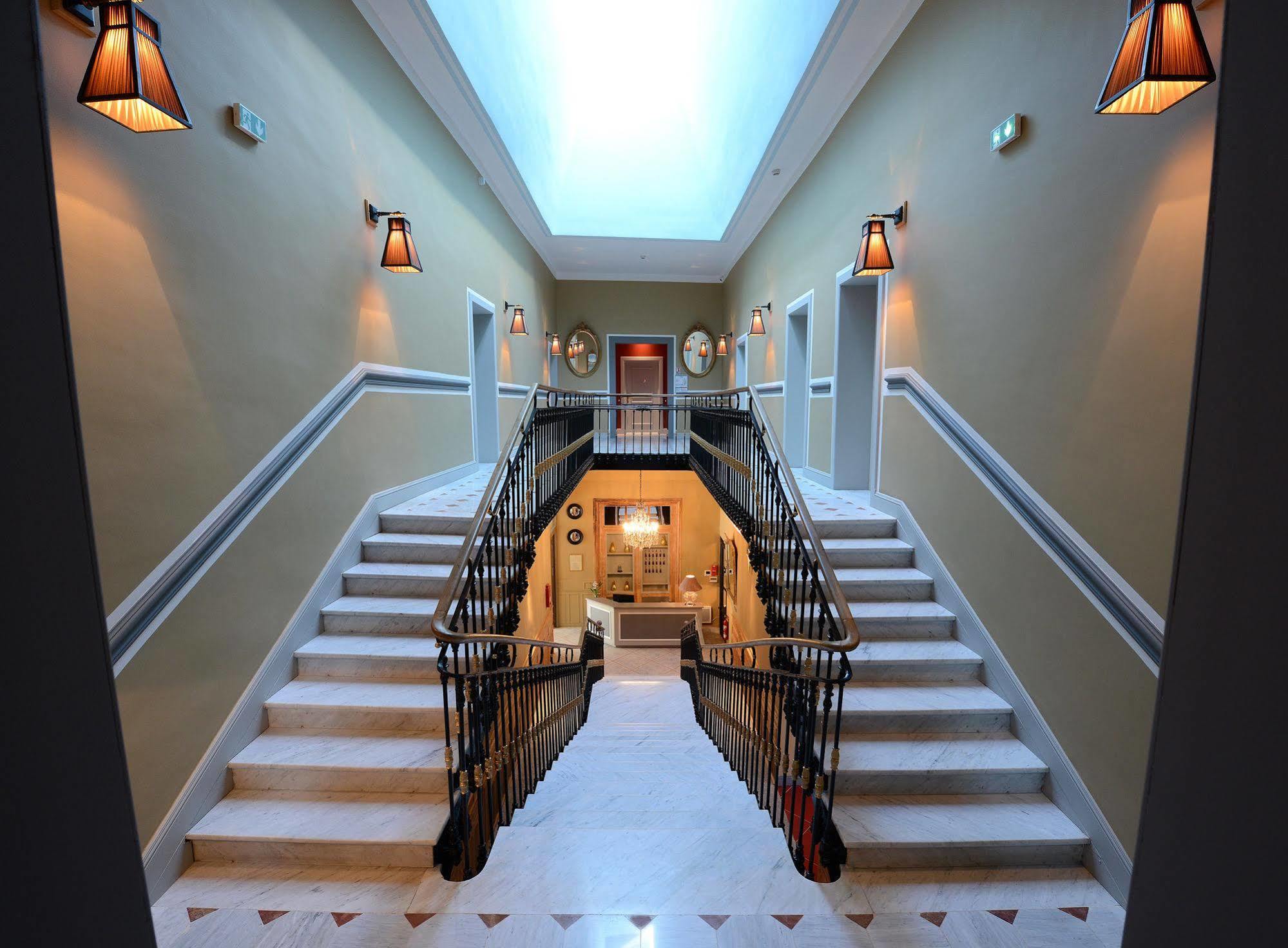 Grand Hotel Henri - Teritoria L'Isle-sur-la-Sorgue Bagian luar foto
